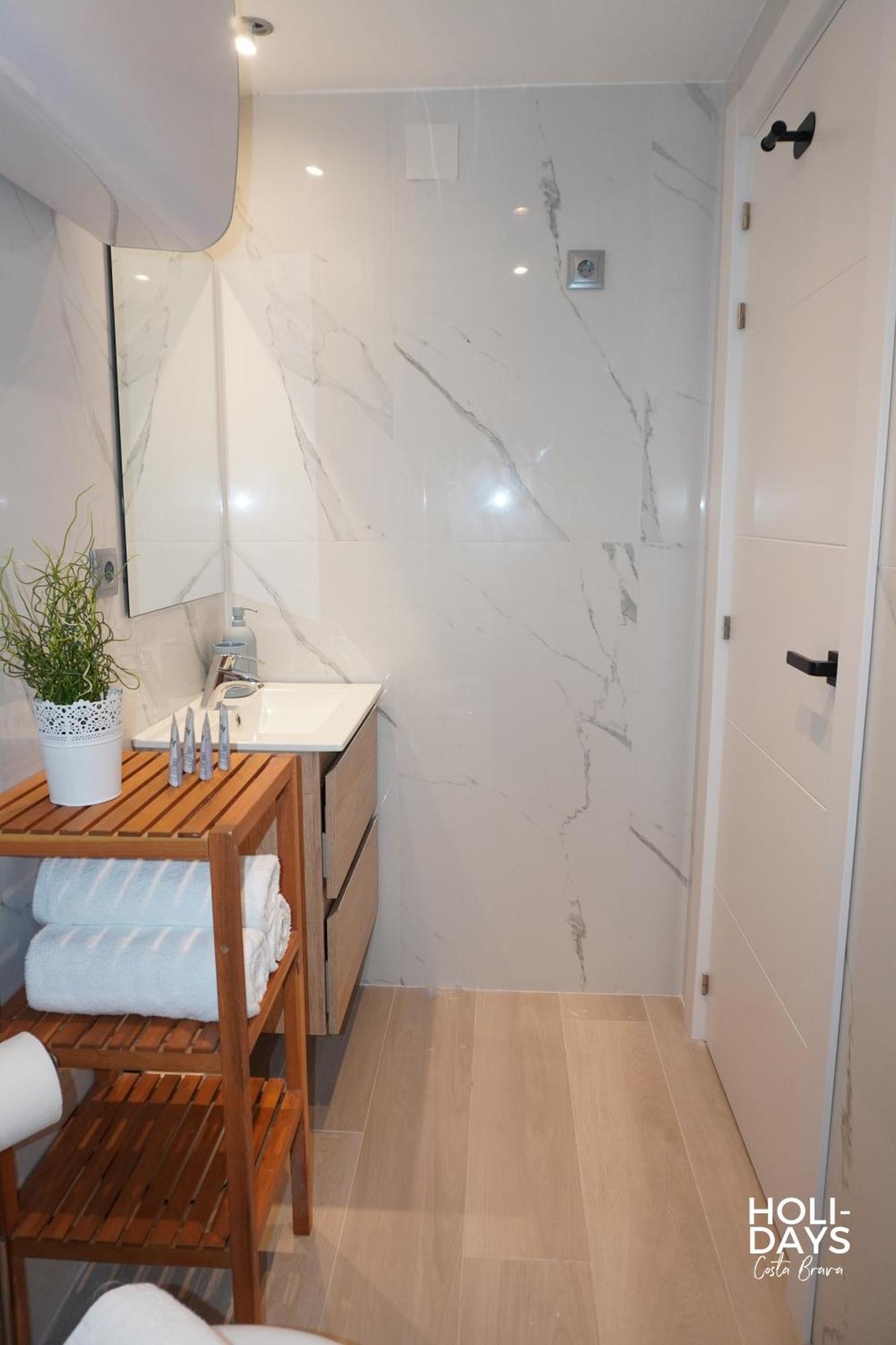 Holidays P14 Sea View Apartment